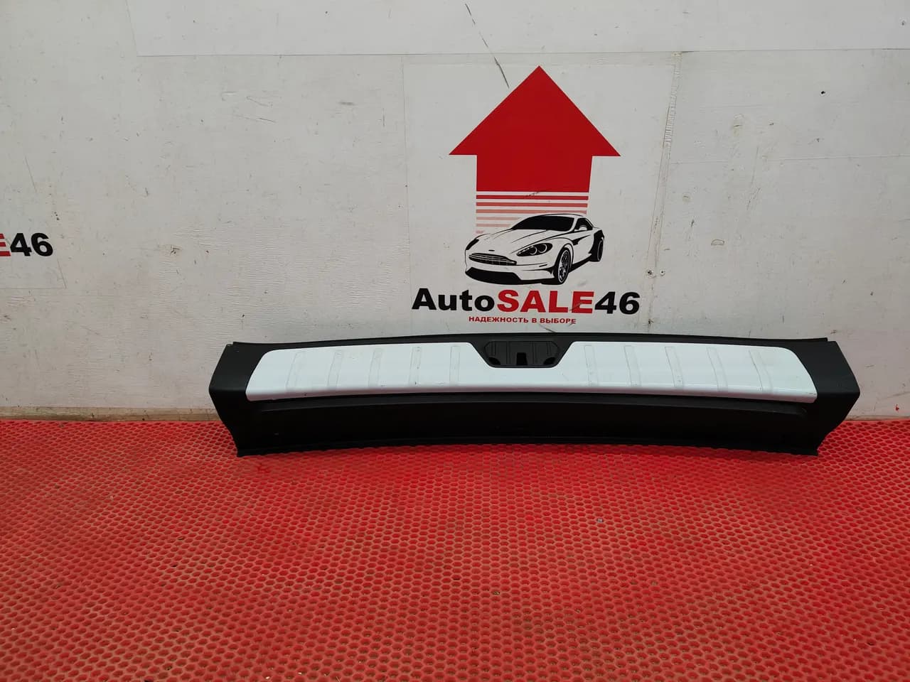 Накладка задней панели Geely Tugella