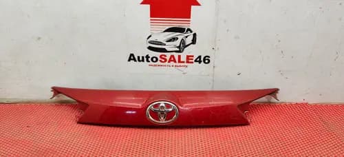 Накладка крышки багажника Toyota Rav4 CA40