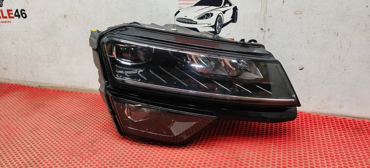Фара передняя правая Skoda Karoq