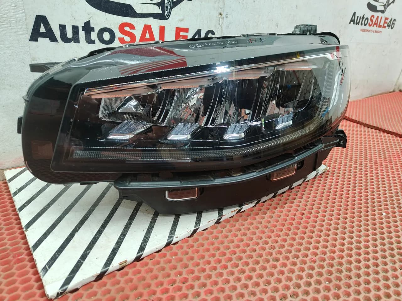 Фара левая Geely Atlas Pro оригинал