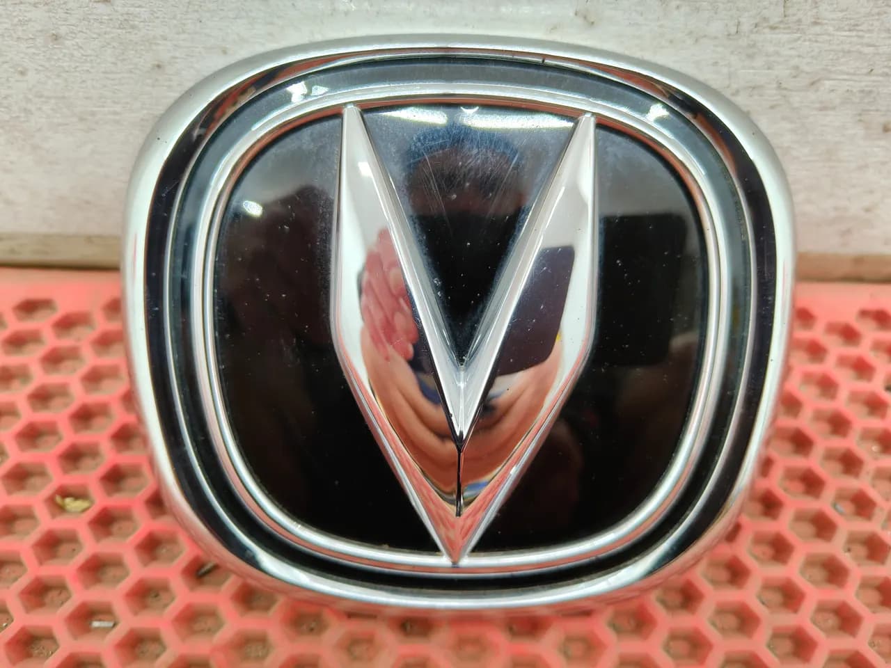 Эмблема передняя Changan CS55 Plus