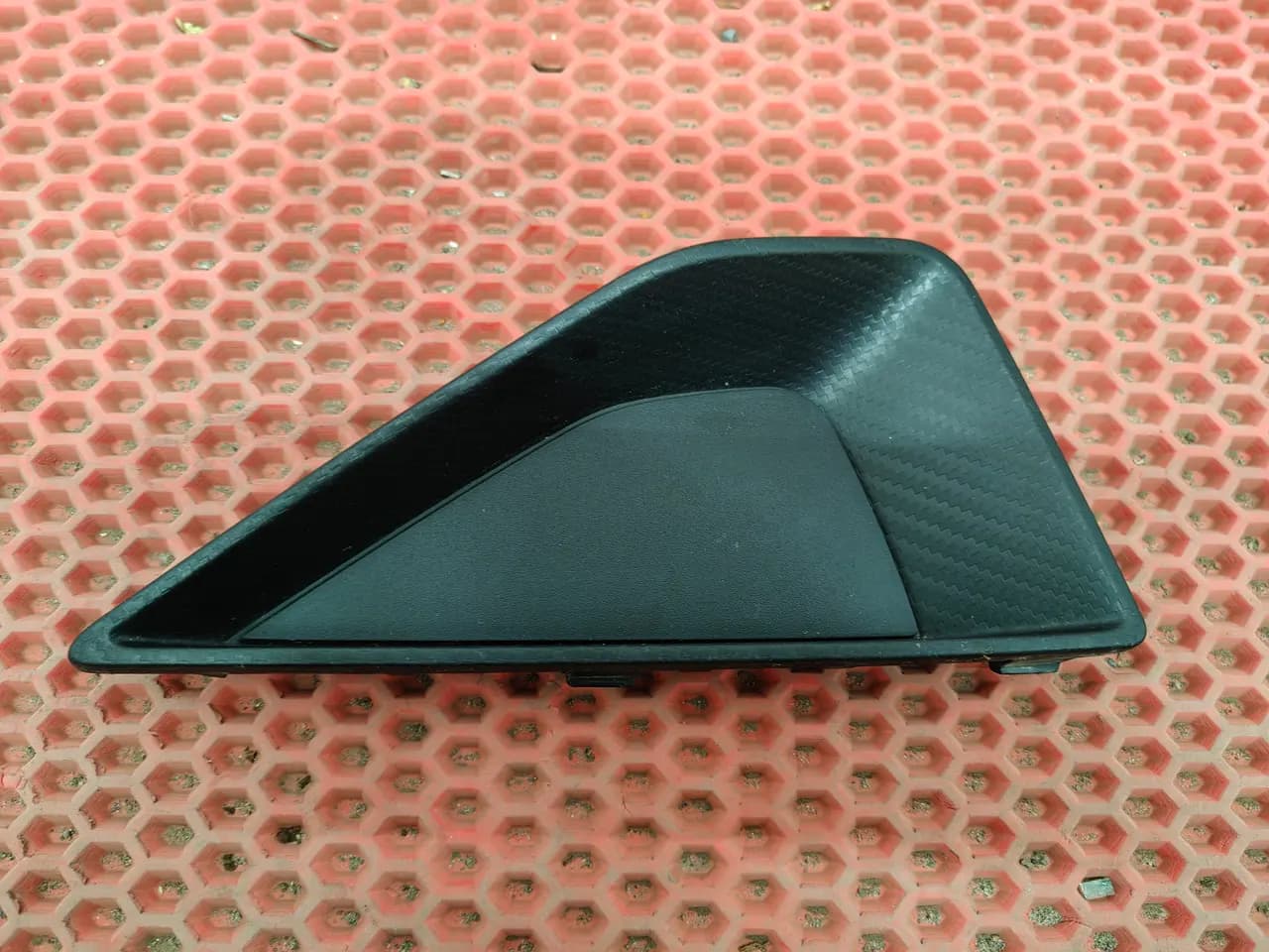 Заглушка решётки левая Geely Coolray