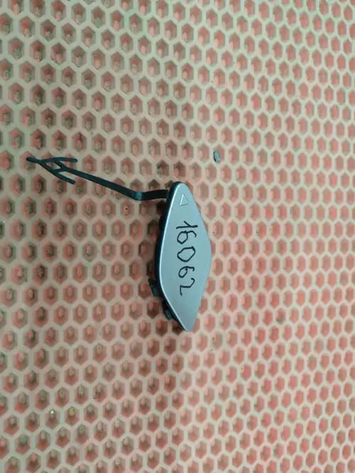 Заглушка буксировочного крюка Geely Coolray