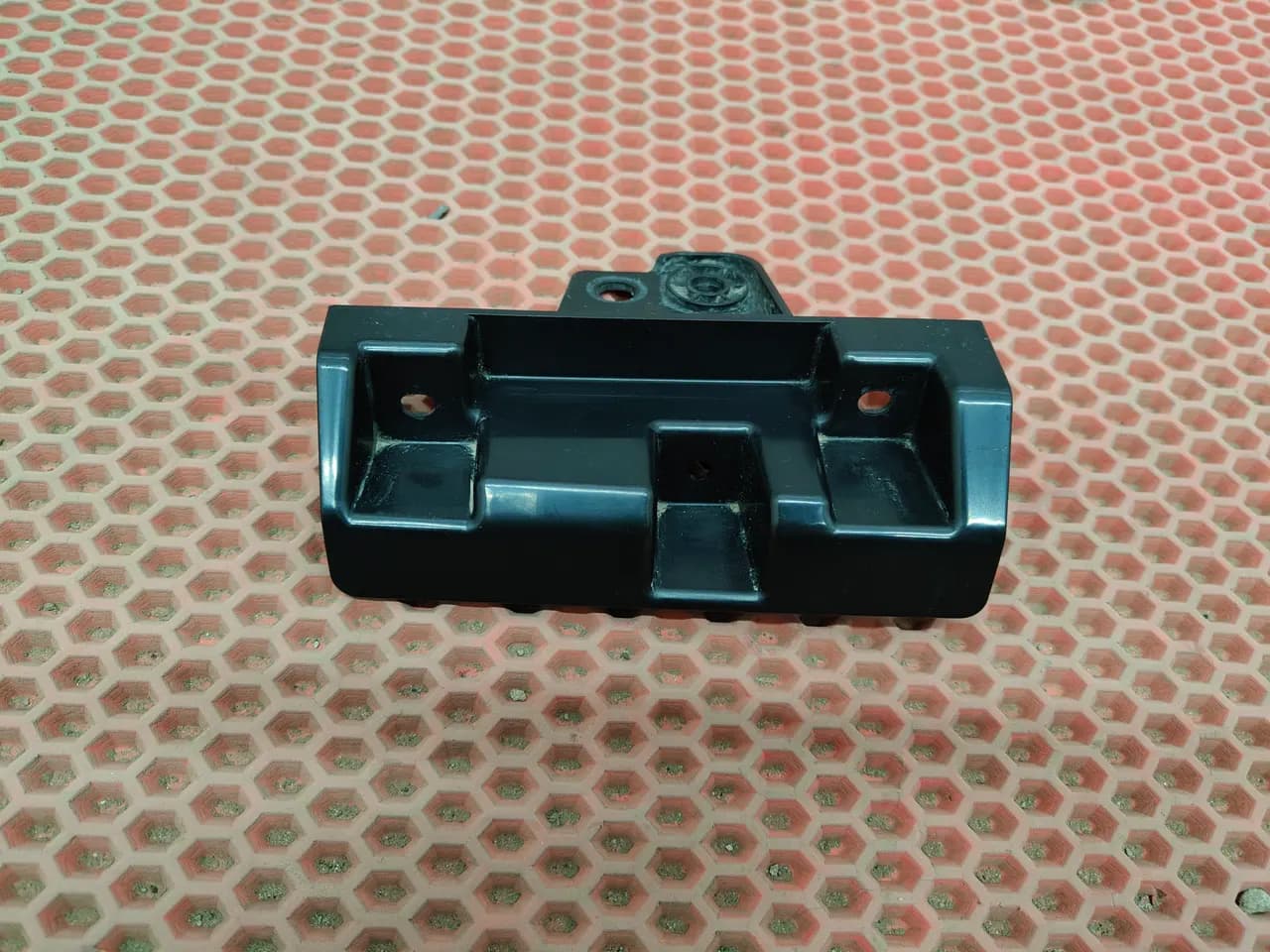 Кронштейн решетки радиатора Haval H5 II