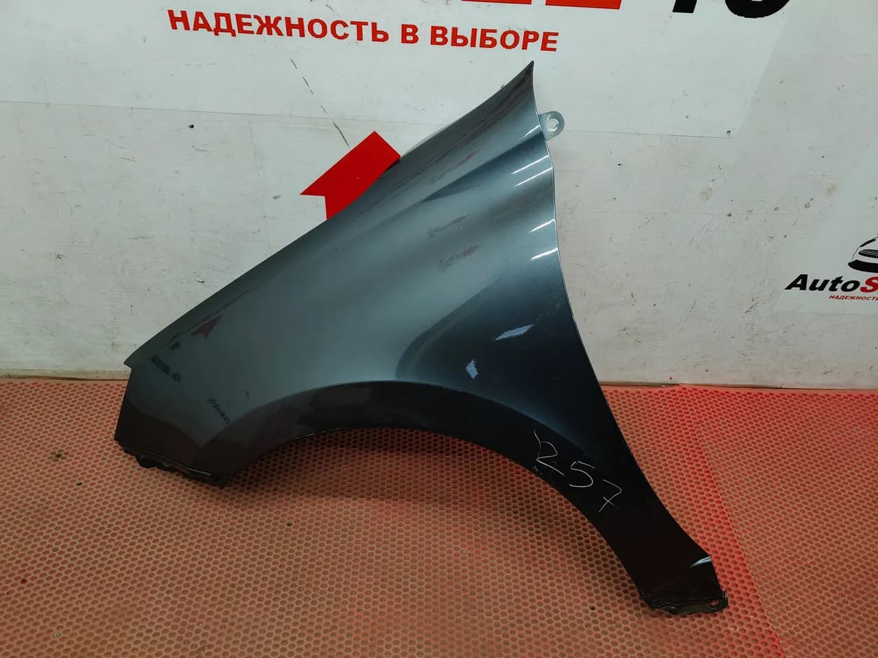Крыло переднее левое Lada Granta FL