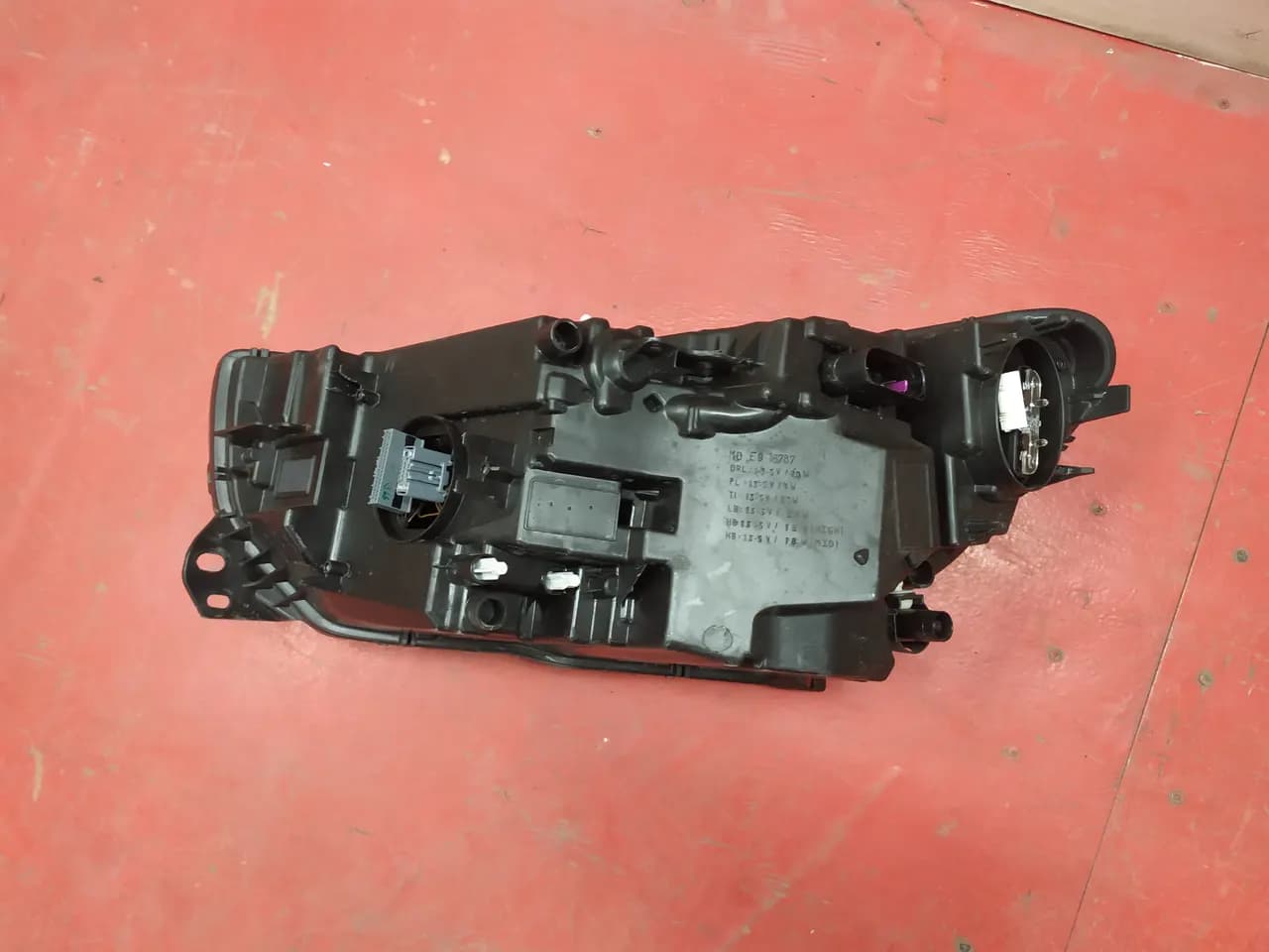 Фара передняя правая Volvo XC40