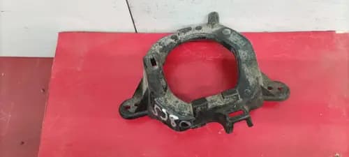 Кронштейн птф правый Toyota Land Cruiser 200
