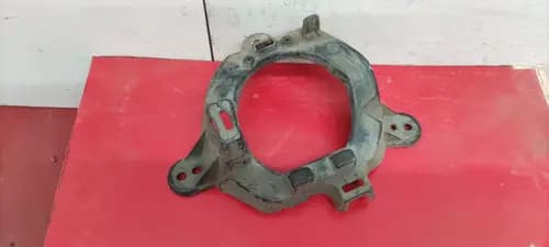 Кронштейн птф правый Toyota Land Cruiser 200