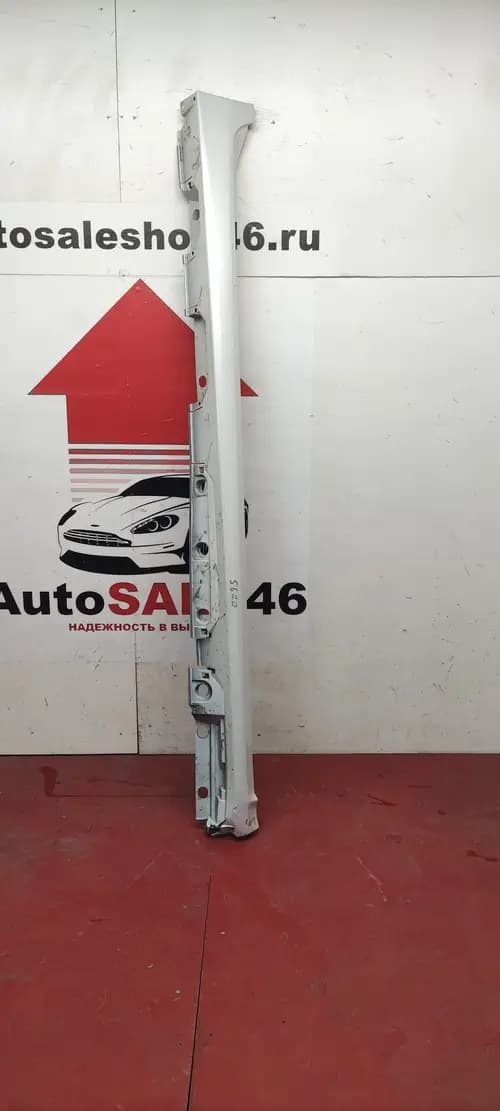 Накладка порога правого Toyota Camry V70