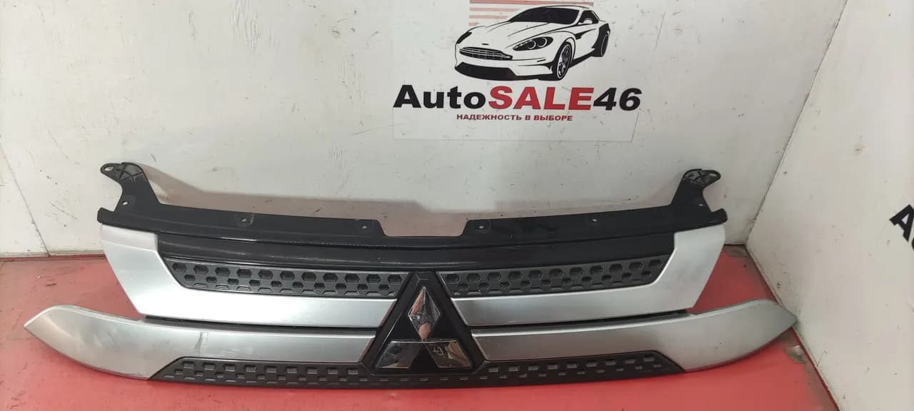 Решетка радиатора Mitsubishi Outlander 3