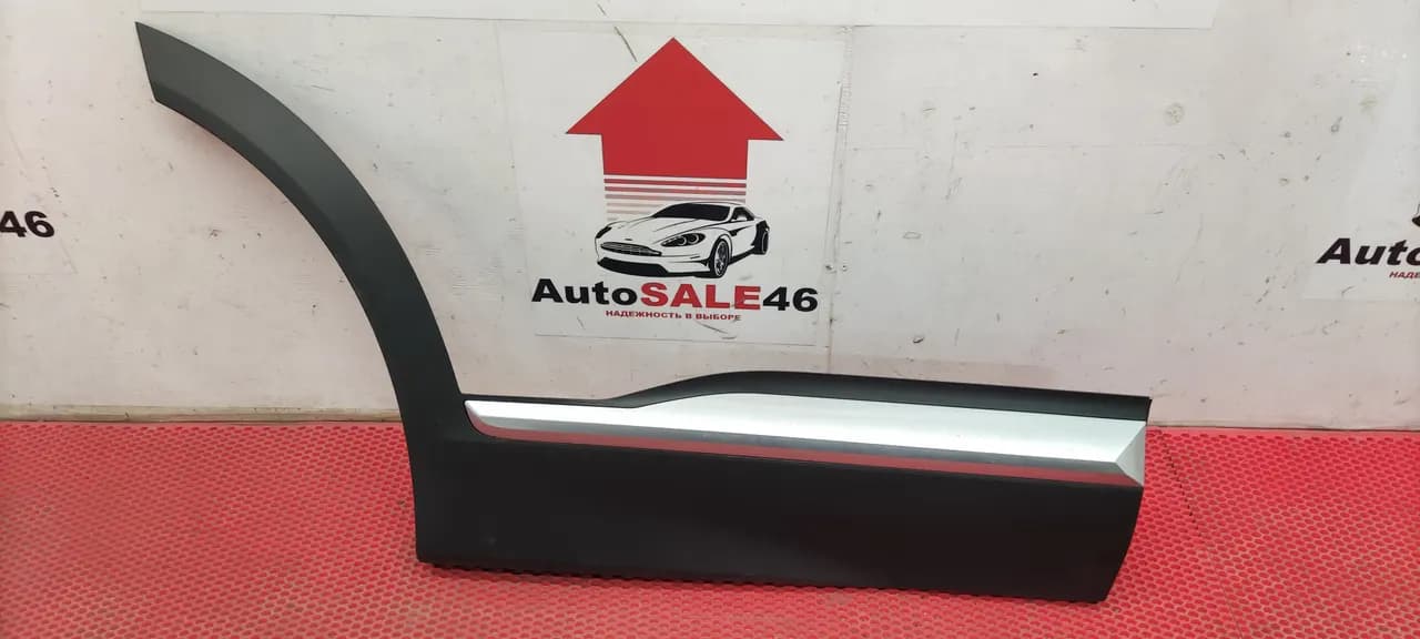 Накладка двери задней правой Hyundai Santa Fe 4