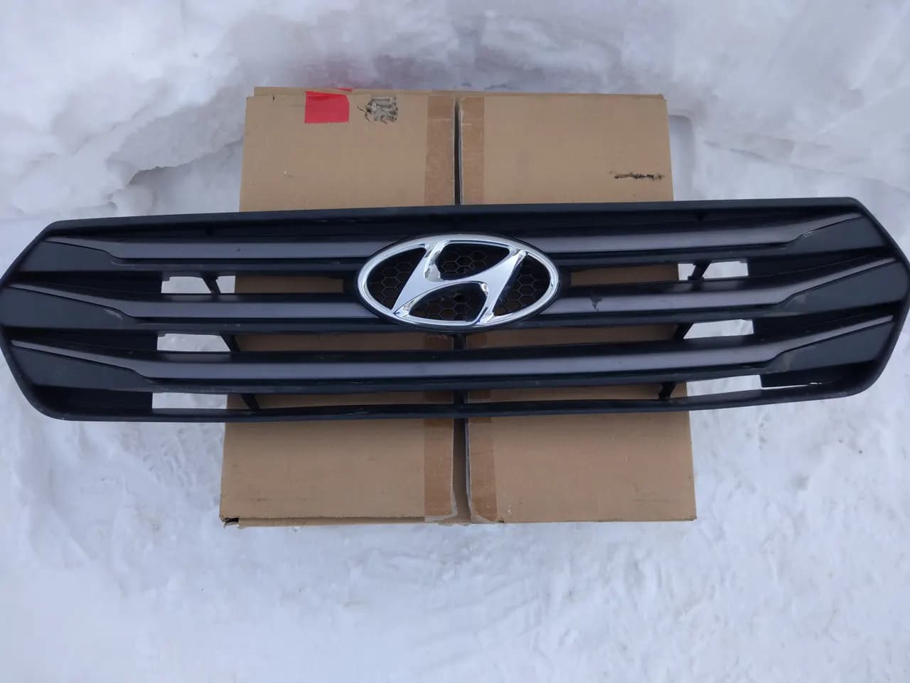 Решетка радиатора верхняя Hyundai Creta